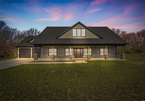 213 Lakeview Drive, Farmington, Missouri 63640, 4 Bedrooms Bedrooms, 11 Rooms Rooms,2 BathroomsBathrooms,Residential,For Sale,Lakeview,MAR25019644