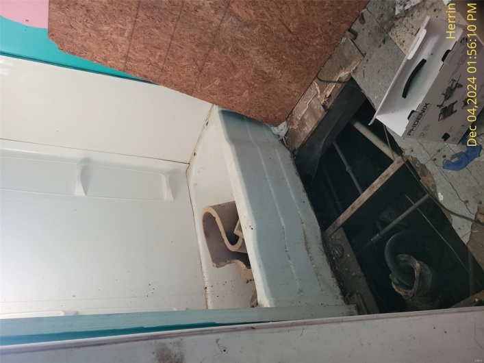 Interior details featuring a bathtub