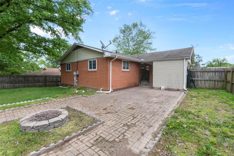 1521 Henderson Street, Cape Girardeau, Missouri 63701, 3 Bedrooms Bedrooms, 7 Rooms Rooms,2 BathroomsBathrooms,Residential,For Sale,Henderson,MAR25019865