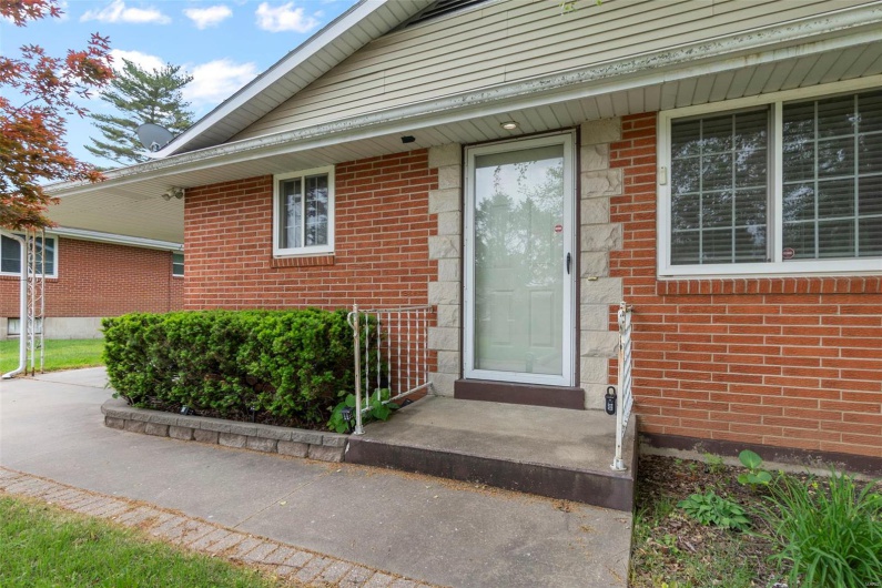 1521 Henderson Street, Cape Girardeau, Missouri 63701, 3 Bedrooms Bedrooms, 7 Rooms Rooms,2 BathroomsBathrooms,Residential,For Sale,Henderson,MAR25019865