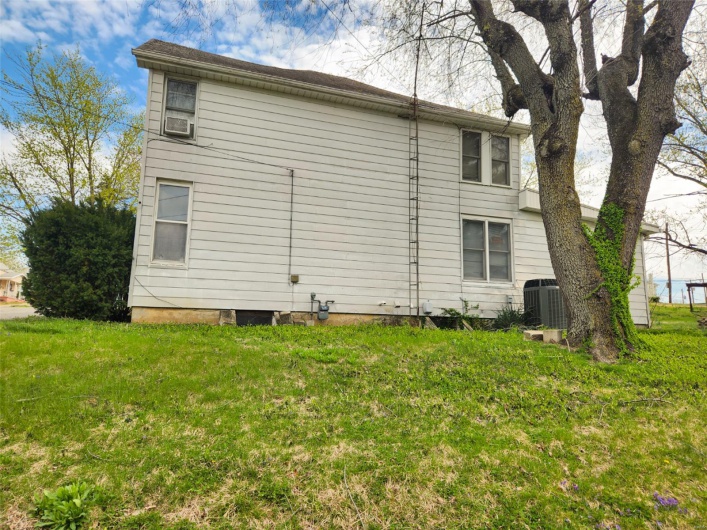760 Swanwick Street, Chester, Illinois 62233, 3 Bedrooms Bedrooms, 10 Rooms Rooms,2 BathroomsBathrooms,Residential,For Sale,Swanwick,MAR25018915