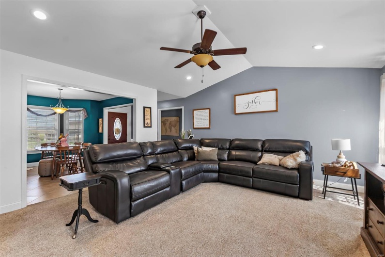 1671 Columbia Drive, Jackson, Missouri 63755, 4 Bedrooms Bedrooms, 6 Rooms Rooms,2 BathroomsBathrooms,Residential,For Sale,Columbia,MAR25016318