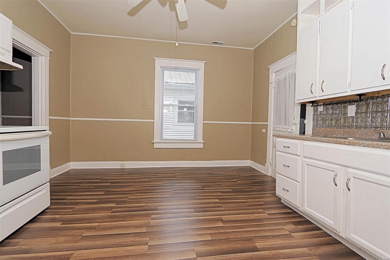 122 Parker Avenue, Chaffee, Missouri 63740, 2 Bedrooms Bedrooms, 5 Rooms Rooms,1 BathroomBathrooms,Residential,For Sale,Parker,MAR24073496