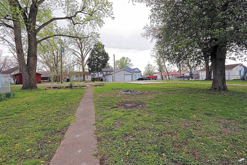 122 Parker Avenue, Chaffee, Missouri 63740, 2 Bedrooms Bedrooms, 5 Rooms Rooms,1 BathroomBathrooms,Residential,For Sale,Parker,MAR24073496