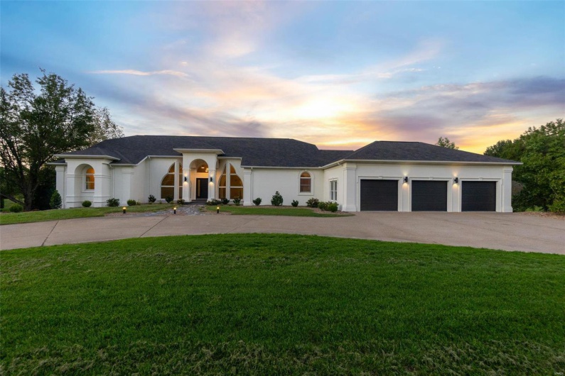 View of front of house featuring a yard and a garage