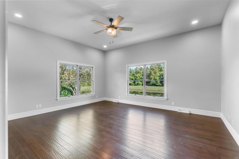 Unfurnished room with dark hardwood / wood-style floors and ceiling fan