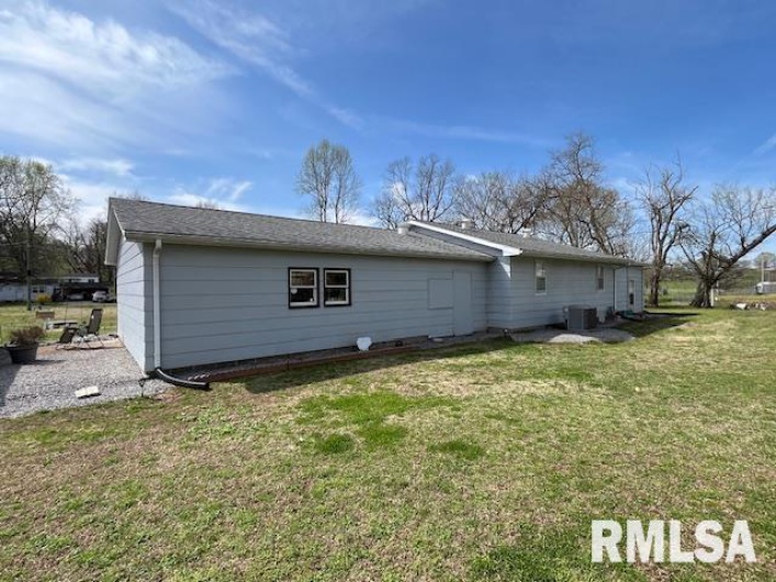 188 HONEYSUCKLE Drive, Elizabethtown, Illinois 62931, 3 Bedrooms Bedrooms, 0 ,1 BathroomBathrooms,Residential,For Sale,HONEYSUCKLE,0,RMAEB457365
