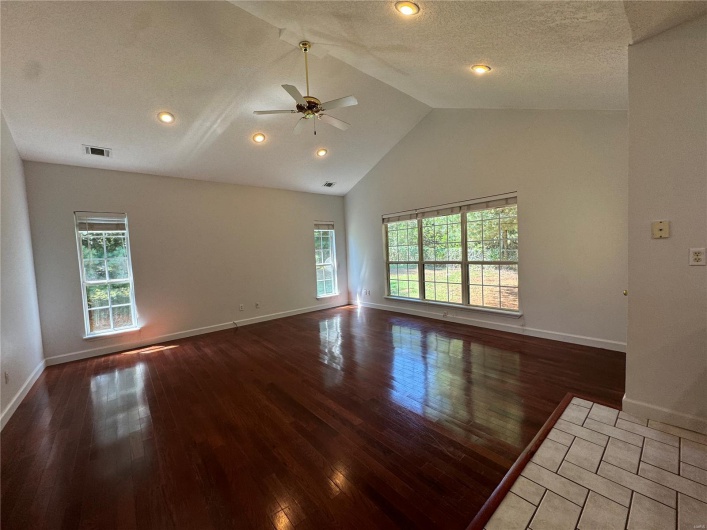 6115 Greenbriar Drive, Poplar Bluff, Missouri 63901, 4 Bedrooms Bedrooms, 9 Rooms Rooms,2 BathroomsBathrooms,Residential,For Sale,Greenbriar,MAR25020384