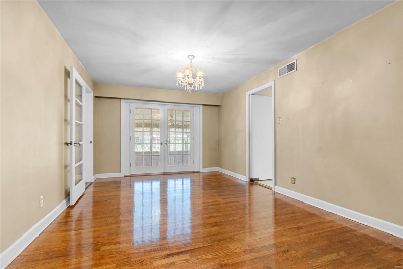 605 Washington Street, Kennett, Missouri 63857, 3 Bedrooms Bedrooms, 10 Rooms Rooms,2 BathroomsBathrooms,Residential,For Sale,Washington,MAR25020455