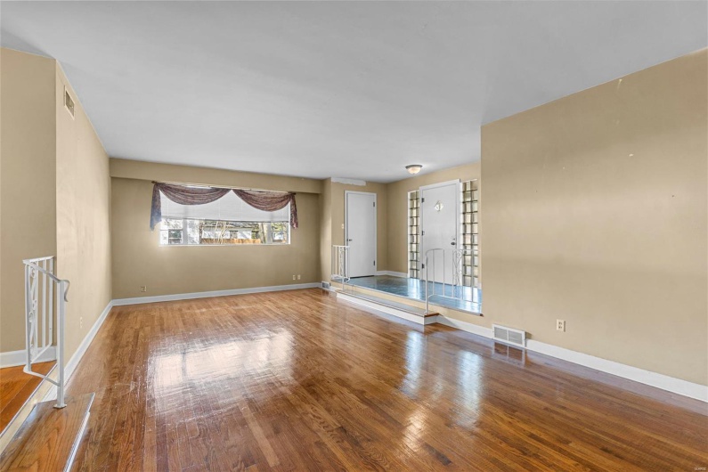 605 Washington Street, Kennett, Missouri 63857, 3 Bedrooms Bedrooms, 10 Rooms Rooms,2 BathroomsBathrooms,Residential,For Sale,Washington,MAR25020455