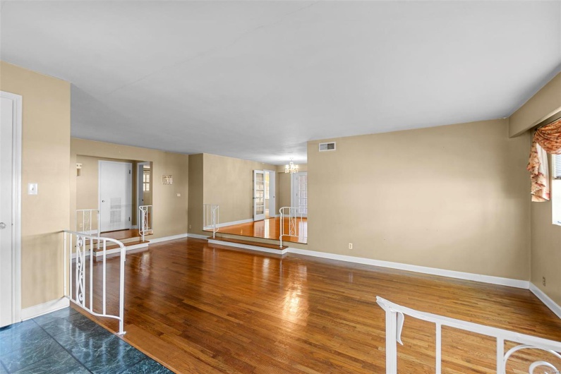 605 Washington Street, Kennett, Missouri 63857, 3 Bedrooms Bedrooms, 10 Rooms Rooms,2 BathroomsBathrooms,Residential,For Sale,Washington,MAR25020455