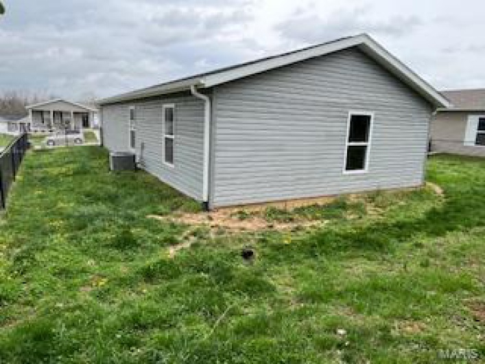 134 Southview Drive, Jackson, Missouri 63755, 3 Bedrooms Bedrooms, 6 Rooms Rooms,2 BathroomsBathrooms,Residential,For Sale,Southview,MAR25020477