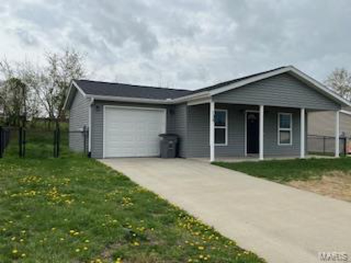 134 Southview Drive, Jackson, Missouri 63755, 3 Bedrooms Bedrooms, 6 Rooms Rooms,2 BathroomsBathrooms,Residential,For Sale,Southview,MAR25020477