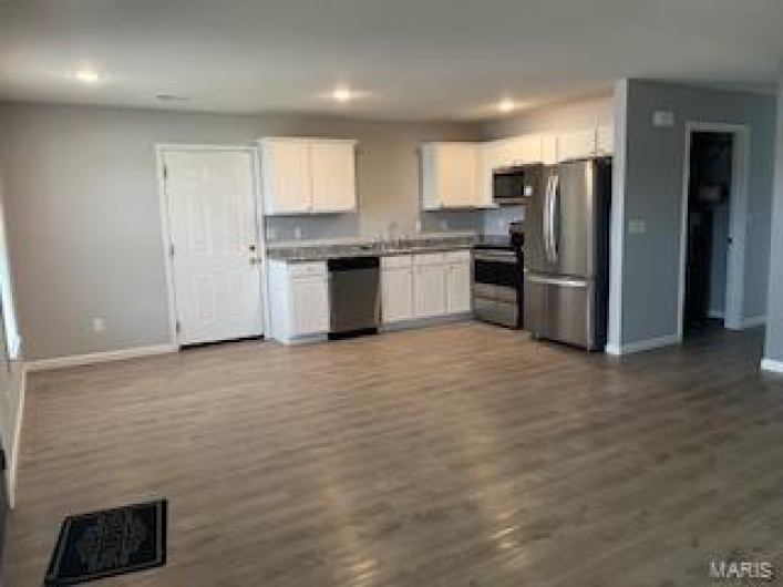 134 Southview Drive, Jackson, Missouri 63755, 3 Bedrooms Bedrooms, 6 Rooms Rooms,2 BathroomsBathrooms,Residential,For Sale,Southview,MAR25020477