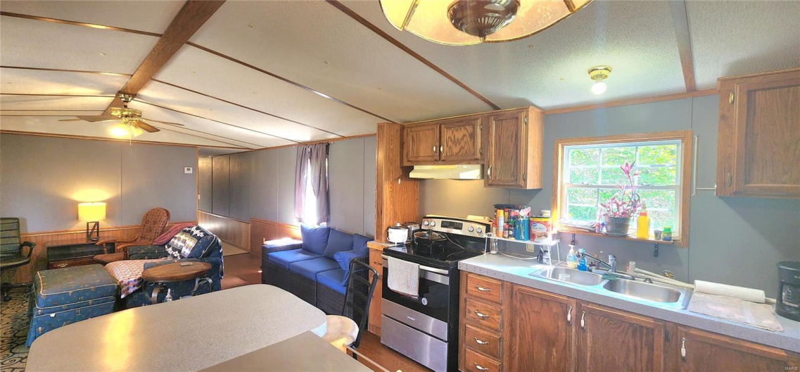 806 Cedar Street, Chester, Illinois 62233, 2 Bedrooms Bedrooms, 4 Rooms Rooms,2 BathroomsBathrooms,Residential,For Sale,Cedar,MAR25020521