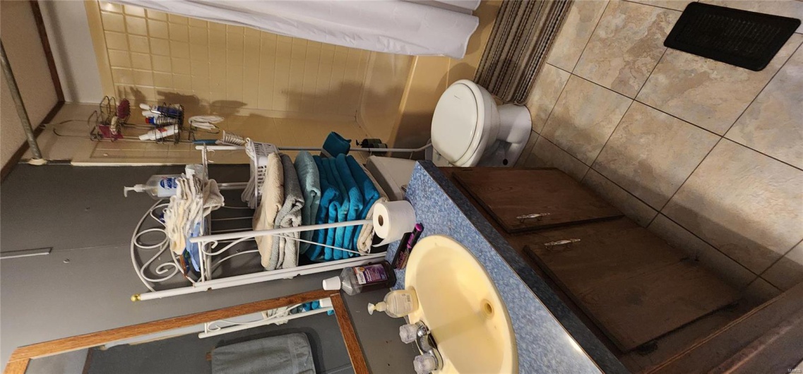 806 Cedar Street, Chester, Illinois 62233, 2 Bedrooms Bedrooms, 4 Rooms Rooms,2 BathroomsBathrooms,Residential,For Sale,Cedar,MAR25020521