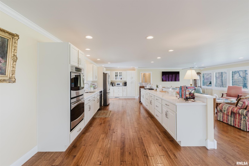 313 COUNTRY CLUB Lane, Harrisburg, Illinois 62946, 3 Bedrooms Bedrooms, 0 ,3 BathroomsBathrooms,Residential,For Sale,COUNTRY CLUB,0,RMAEB457377