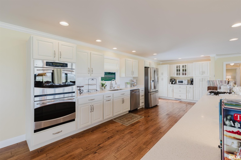 313 COUNTRY CLUB Lane, Harrisburg, Illinois 62946, 3 Bedrooms Bedrooms, 0 ,3 BathroomsBathrooms,Residential,For Sale,COUNTRY CLUB,0,RMAEB457377