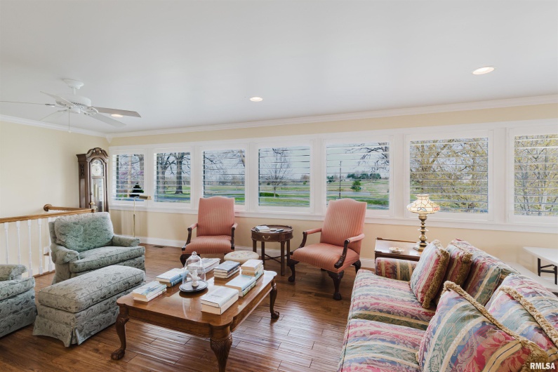 313 COUNTRY CLUB Lane, Harrisburg, Illinois 62946, 3 Bedrooms Bedrooms, 0 ,3 BathroomsBathrooms,Residential,For Sale,COUNTRY CLUB,0,RMAEB457377