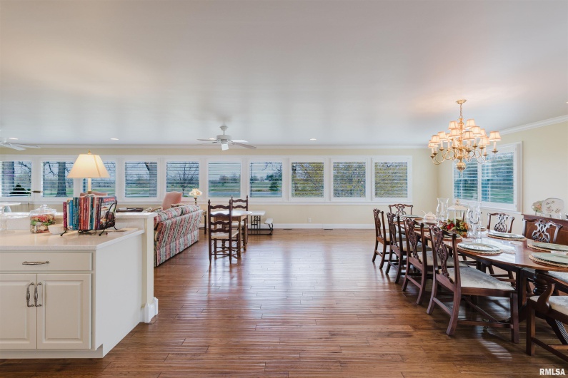 313 COUNTRY CLUB Lane, Harrisburg, Illinois 62946, 3 Bedrooms Bedrooms, 0 ,3 BathroomsBathrooms,Residential,For Sale,COUNTRY CLUB,0,RMAEB457377