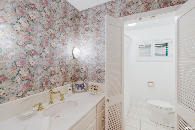 313 COUNTRY CLUB Lane, Harrisburg, Illinois 62946, 3 Bedrooms Bedrooms, 0 ,3 BathroomsBathrooms,Residential,For Sale,COUNTRY CLUB,0,RMAEB457377