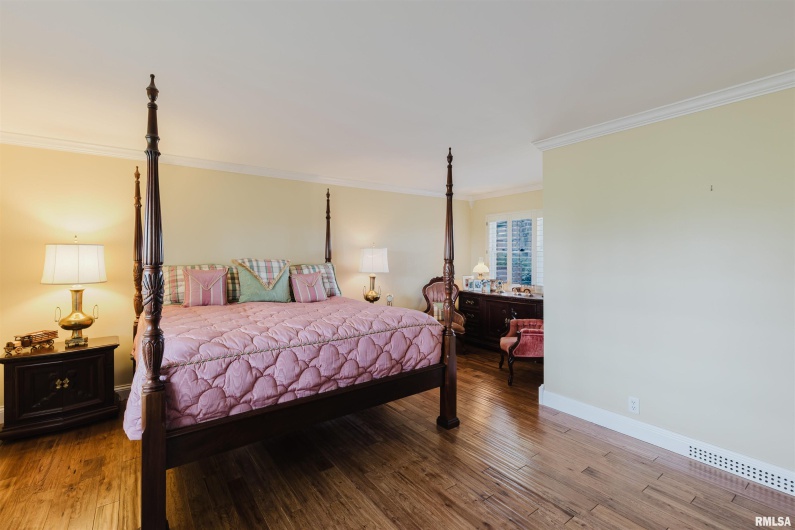 313 COUNTRY CLUB Lane, Harrisburg, Illinois 62946, 3 Bedrooms Bedrooms, 0 ,3 BathroomsBathrooms,Residential,For Sale,COUNTRY CLUB,0,RMAEB457377