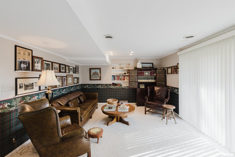 313 COUNTRY CLUB Lane, Harrisburg, Illinois 62946, 3 Bedrooms Bedrooms, 0 ,3 BathroomsBathrooms,Residential,For Sale,COUNTRY CLUB,0,RMAEB457377