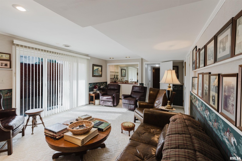 313 COUNTRY CLUB Lane, Harrisburg, Illinois 62946, 3 Bedrooms Bedrooms, 0 ,3 BathroomsBathrooms,Residential,For Sale,COUNTRY CLUB,0,RMAEB457377