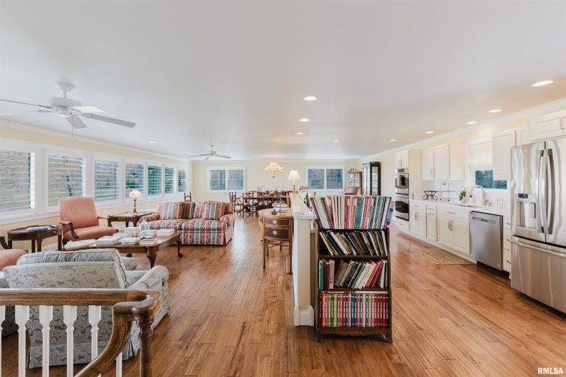 313 COUNTRY CLUB Lane, Harrisburg, Illinois 62946, 3 Bedrooms Bedrooms, 0 ,3 BathroomsBathrooms,Residential,For Sale,COUNTRY CLUB,0,RMAEB457377
