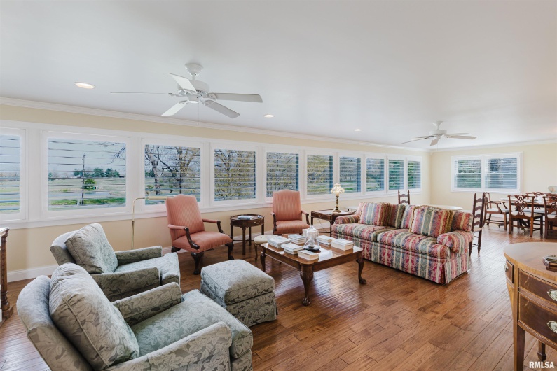 313 COUNTRY CLUB Lane, Harrisburg, Illinois 62946, 3 Bedrooms Bedrooms, 0 ,3 BathroomsBathrooms,Residential,For Sale,COUNTRY CLUB,0,RMAEB457377