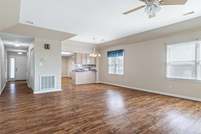 302 Bayberry Lane, Farmington, Missouri 63640, 2 Bedrooms Bedrooms, 8 Rooms Rooms,2 BathroomsBathrooms,Residential,For Sale,Bayberry,MAR25020484