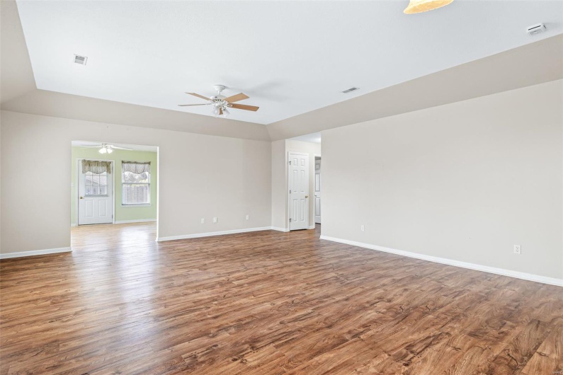 302 Bayberry Lane, Farmington, Missouri 63640, 2 Bedrooms Bedrooms, 8 Rooms Rooms,2 BathroomsBathrooms,Residential,For Sale,Bayberry,MAR25020484