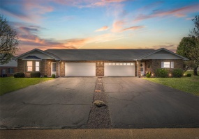 302 Bayberry Lane, Farmington, Missouri 63640, 2 Bedrooms Bedrooms, 8 Rooms Rooms,2 BathroomsBathrooms,Residential,For Sale,Bayberry,MAR25020484