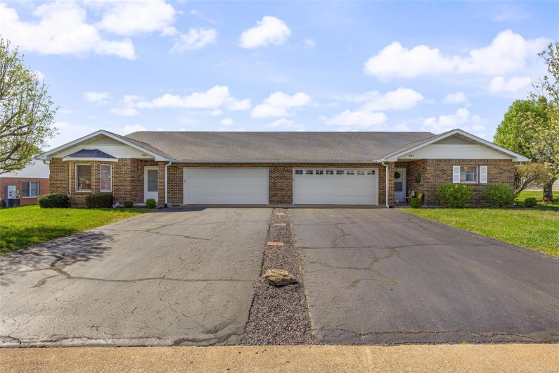 302 Bayberry Lane, Farmington, Missouri 63640, 2 Bedrooms Bedrooms, 8 Rooms Rooms,2 BathroomsBathrooms,Residential,For Sale,Bayberry,MAR25020484
