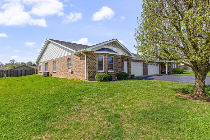 302 Bayberry Lane, Farmington, Missouri 63640, 2 Bedrooms Bedrooms, 8 Rooms Rooms,2 BathroomsBathrooms,Residential,For Sale,Bayberry,MAR25020484