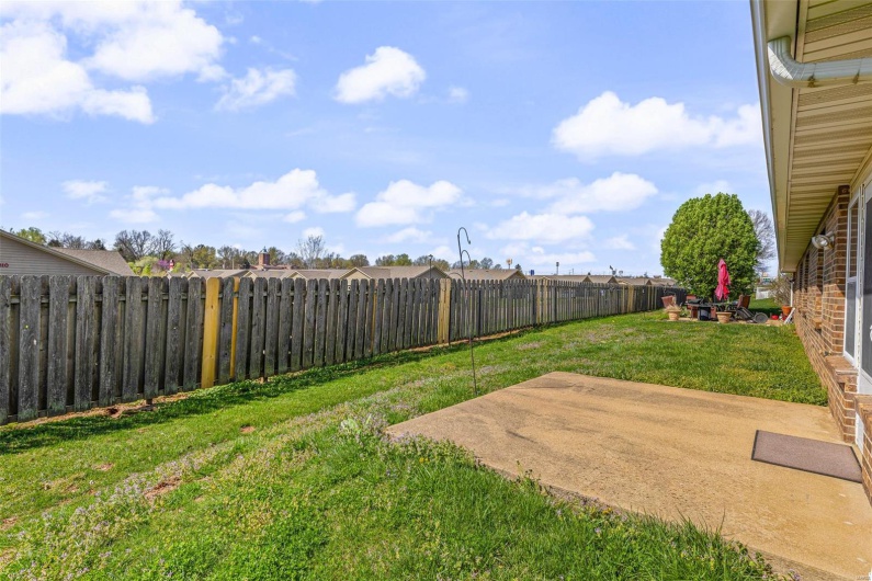 302 Bayberry Lane, Farmington, Missouri 63640, 2 Bedrooms Bedrooms, 8 Rooms Rooms,2 BathroomsBathrooms,Residential,For Sale,Bayberry,MAR25020484