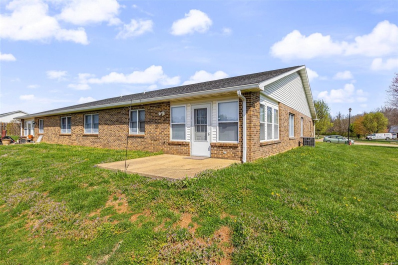 302 Bayberry Lane, Farmington, Missouri 63640, 2 Bedrooms Bedrooms, 8 Rooms Rooms,2 BathroomsBathrooms,Residential,For Sale,Bayberry,MAR25020484