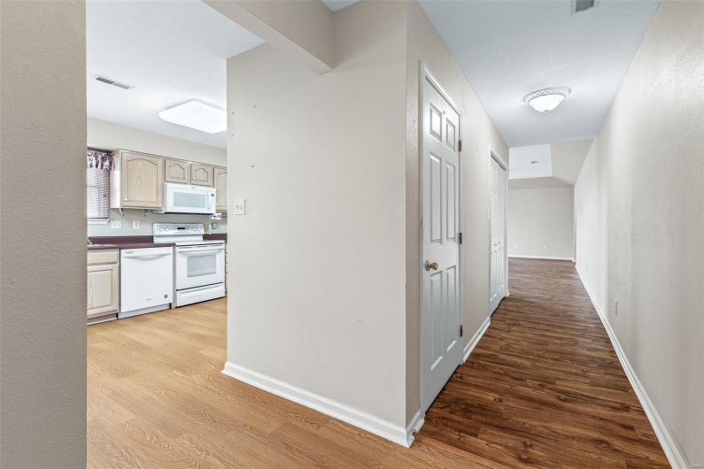 302 Bayberry Lane, Farmington, Missouri 63640, 2 Bedrooms Bedrooms, 8 Rooms Rooms,2 BathroomsBathrooms,Residential,For Sale,Bayberry,MAR25020484