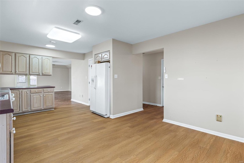 302 Bayberry Lane, Farmington, Missouri 63640, 2 Bedrooms Bedrooms, 8 Rooms Rooms,2 BathroomsBathrooms,Residential,For Sale,Bayberry,MAR25020484