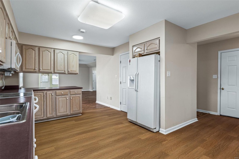 302 Bayberry Lane, Farmington, Missouri 63640, 2 Bedrooms Bedrooms, 8 Rooms Rooms,2 BathroomsBathrooms,Residential,For Sale,Bayberry,MAR25020484