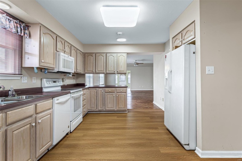 302 Bayberry Lane, Farmington, Missouri 63640, 2 Bedrooms Bedrooms, 8 Rooms Rooms,2 BathroomsBathrooms,Residential,For Sale,Bayberry,MAR25020484