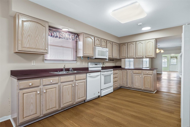302 Bayberry Lane, Farmington, Missouri 63640, 2 Bedrooms Bedrooms, 8 Rooms Rooms,2 BathroomsBathrooms,Residential,For Sale,Bayberry,MAR25020484