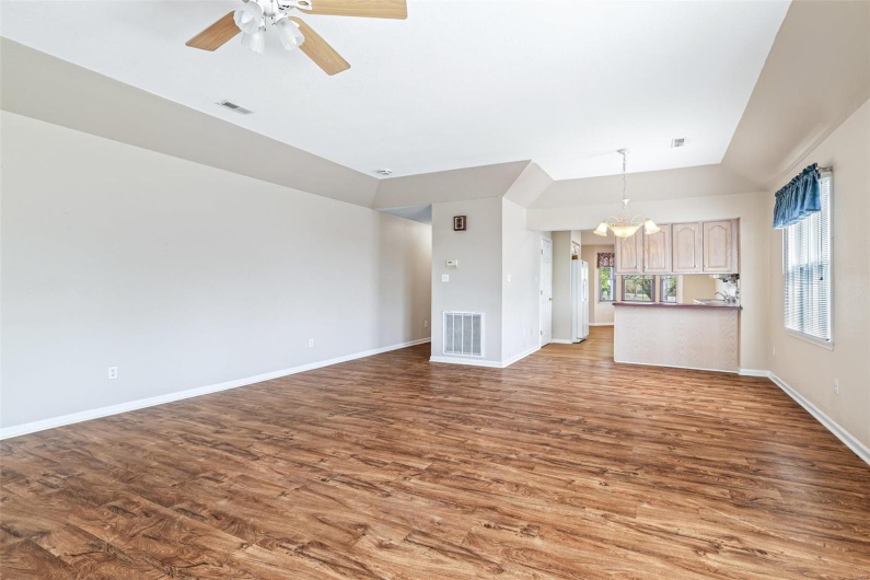 302 Bayberry Lane, Farmington, Missouri 63640, 2 Bedrooms Bedrooms, 8 Rooms Rooms,2 BathroomsBathrooms,Residential,For Sale,Bayberry,MAR25020484