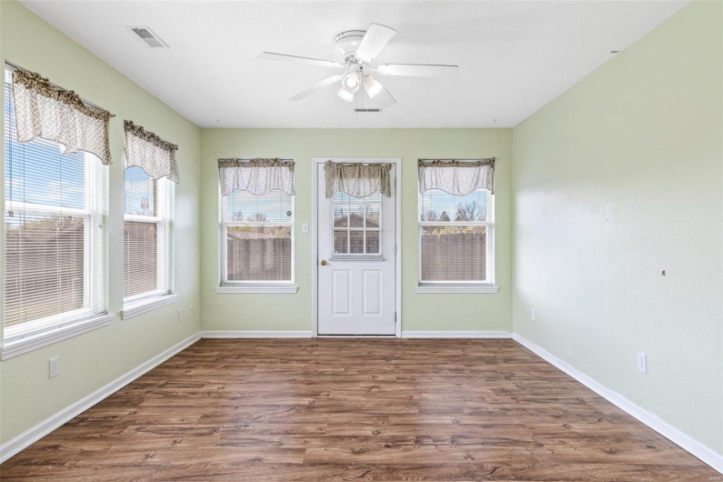 302 Bayberry Lane, Farmington, Missouri 63640, 2 Bedrooms Bedrooms, 8 Rooms Rooms,2 BathroomsBathrooms,Residential,For Sale,Bayberry,MAR25020484