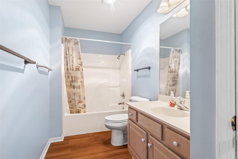 302 Bayberry Lane, Farmington, Missouri 63640, 2 Bedrooms Bedrooms, 8 Rooms Rooms,2 BathroomsBathrooms,Residential,For Sale,Bayberry,MAR25020484