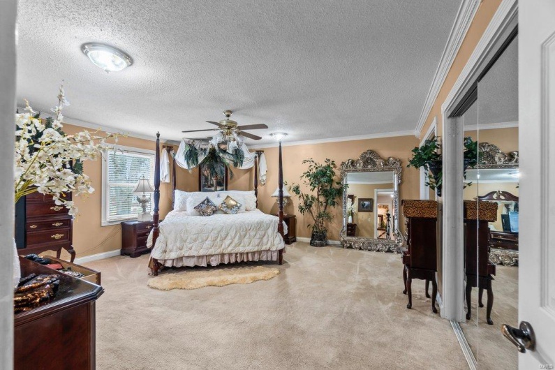 132 Greenbrier Dr, Sikeston, Missouri 63801, 5 Bedrooms Bedrooms, 13 Rooms Rooms,3 BathroomsBathrooms,Residential,For Sale,Greenbrier Dr,MAR23021457