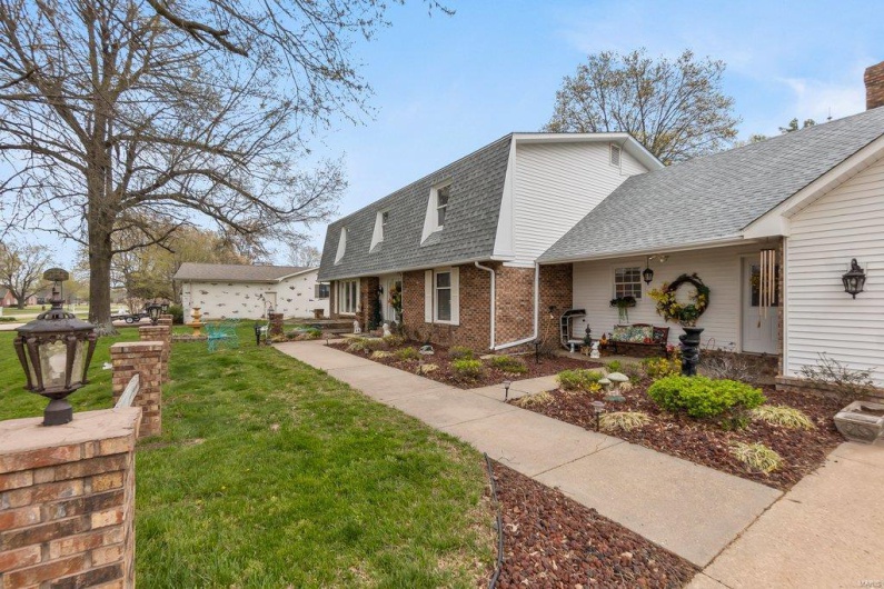 132 Greenbrier Dr, Sikeston, Missouri 63801, 5 Bedrooms Bedrooms, 13 Rooms Rooms,3 BathroomsBathrooms,Residential,For Sale,Greenbrier Dr,MAR23021457
