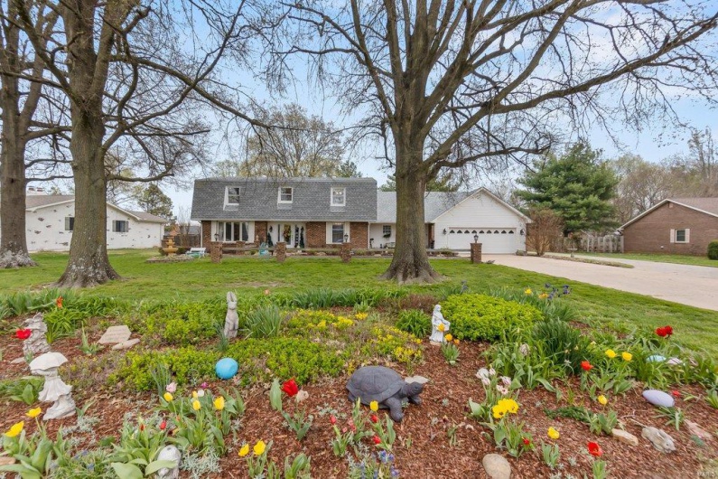 132 Greenbrier Dr, Sikeston, Missouri 63801, 5 Bedrooms Bedrooms, 13 Rooms Rooms,3 BathroomsBathrooms,Residential,For Sale,Greenbrier Dr,MAR23021457