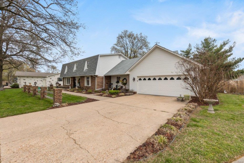 132 Greenbrier Dr, Sikeston, Missouri 63801, 5 Bedrooms Bedrooms, 13 Rooms Rooms,3 BathroomsBathrooms,Residential,For Sale,Greenbrier Dr,MAR23021457