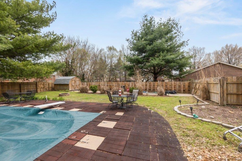 132 Greenbrier Dr, Sikeston, Missouri 63801, 5 Bedrooms Bedrooms, 13 Rooms Rooms,3 BathroomsBathrooms,Residential,For Sale,Greenbrier Dr,MAR23021457